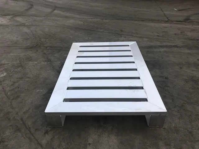 铝托盘
